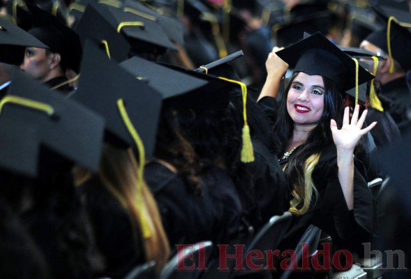 FOTOS: UNAH gradúa 1,321 nuevos profesionales en solemnes ceremonias