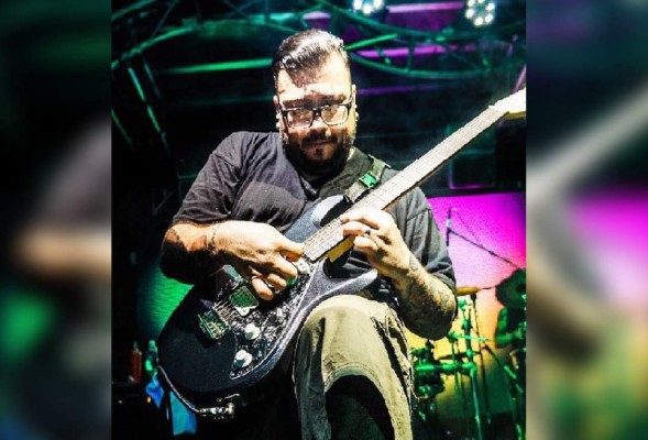 Discriminan a famoso guitarrista hondureño por usar tatuajes