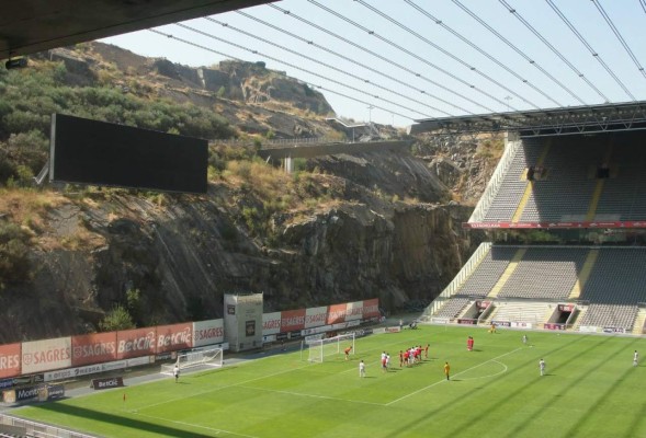 FOTOS: Los estadios más raros del mundo