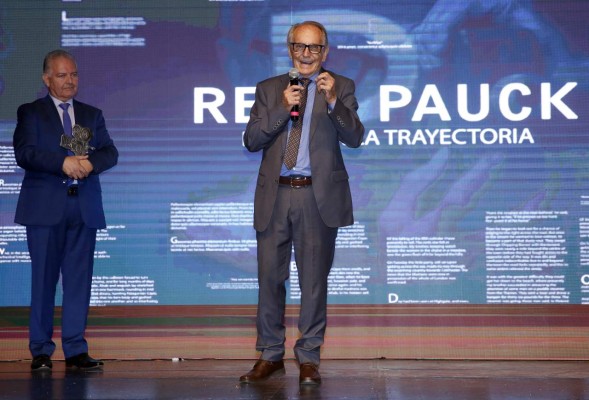 EL HERALDO rindió homenaje a René Pauck