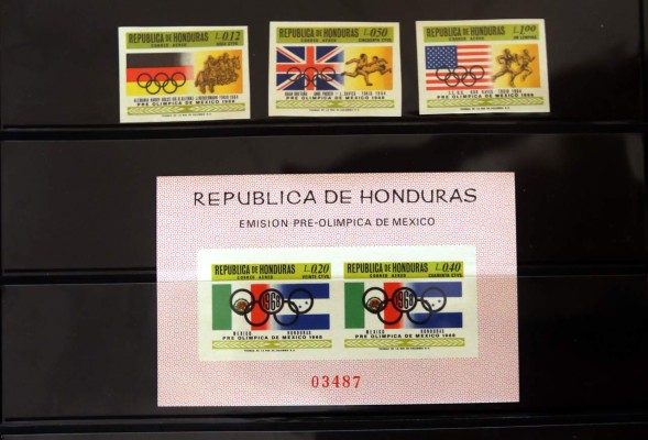 Coleccionistas de la historia plasmada en piezas postales