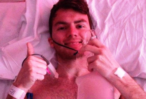 Tiene 19 años y cáncer terminal, pero juntó millones para caridad