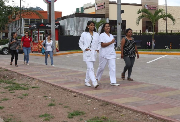 Ejecutan proyecto piloto de aceras peatonales para discapacitados en la capital de Honduras