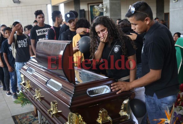 FOTOS: Dramática despedida al profesor Mario Morazán, asesinado en el Instituto Técnico Honduras