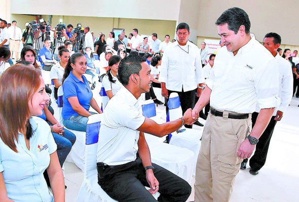 106 compatriotas dejan las filas de desempleados