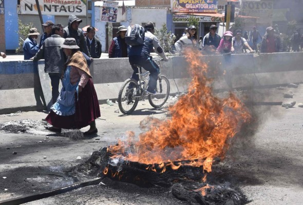 Muerte y protestas en una Bolivia envuelta en crisis, y que urge de elecciones