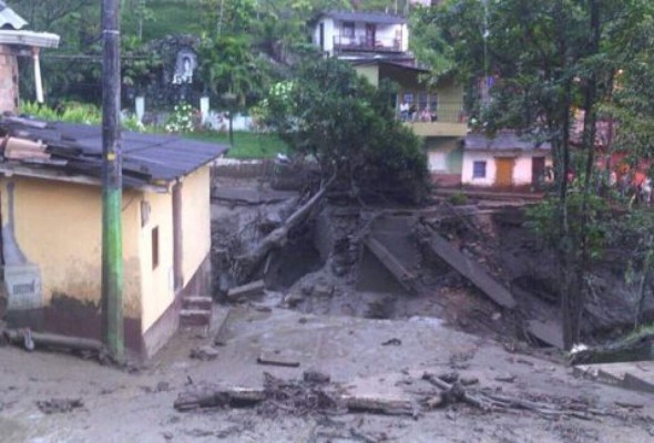 Más de 60 muertos por deslave en Colombia