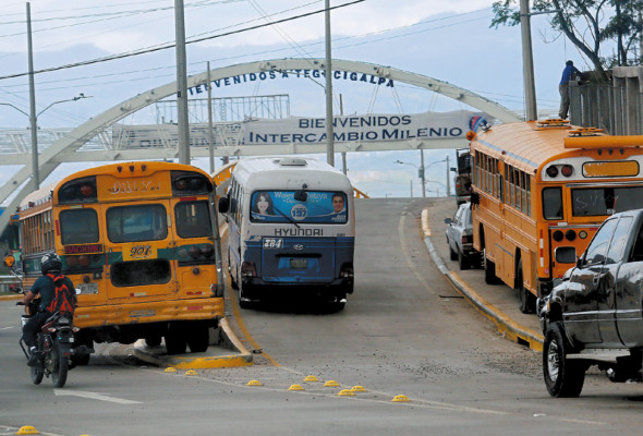 Imparable invasión del transporte en aceras y vías públicas