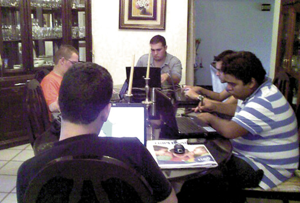 Inseparables amigos mantienen profundo vacío por muerte de universitarios