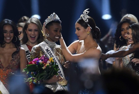 FOTOS: Llanto y emoción de Zozibini Tunzi al coronarse Miss Universo 2019