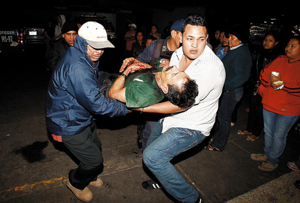 Unos 10 sujetos habrían atacado a hijo del exdirector de la Policía