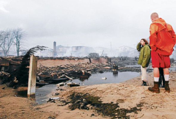 Estadounidenses resisten con valor secuelas de Sandy