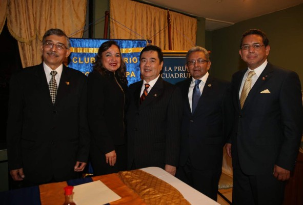 Solemne ceremonia por cambio de directiva