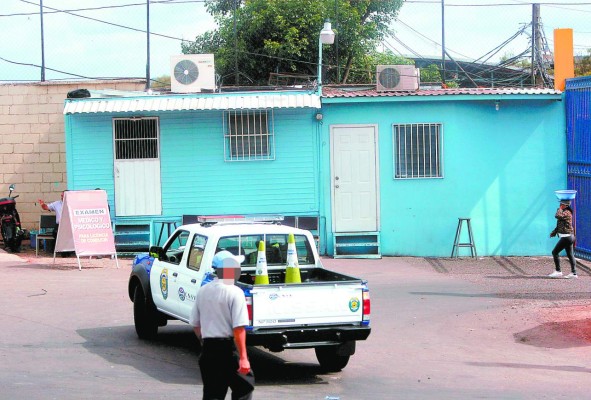 Honduras: Intervienen 'feudos” policiales donde venden licencias