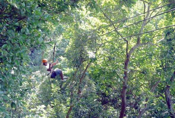 Recreación extrema en la hermosa y deslumbrante Isla de Roatán