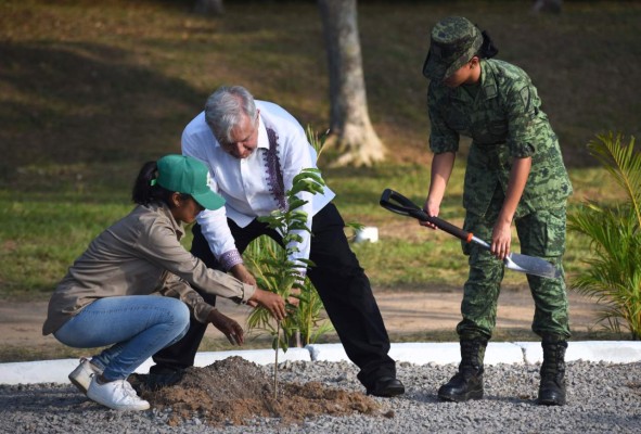 FOTOS: Risas y complicidad entre Juan Orlando y López Obrador, durante encuentro en México