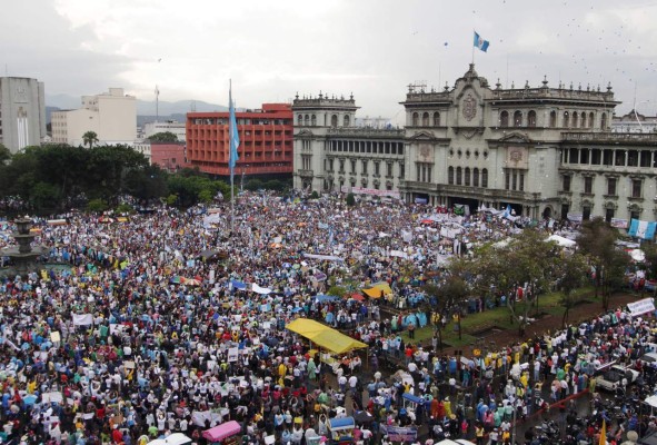 Nueva protesta masiva contra presidente en Guatemala
