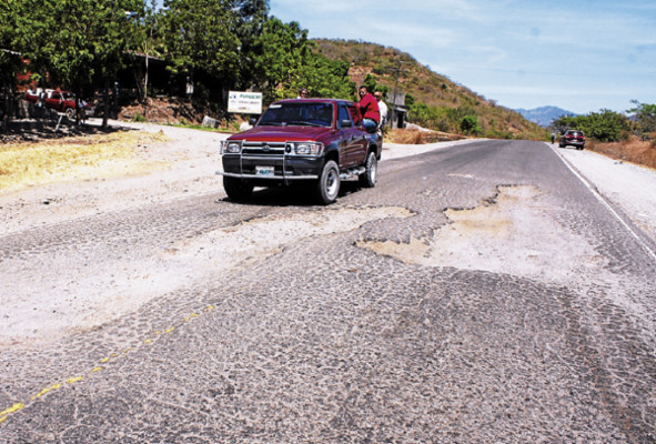 Piden reconstruir la carretera que conduce a la zona sur de Honduras