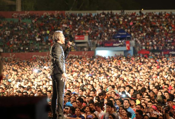 Hackean la cuenta del pastor y salmista Marco Barrientos