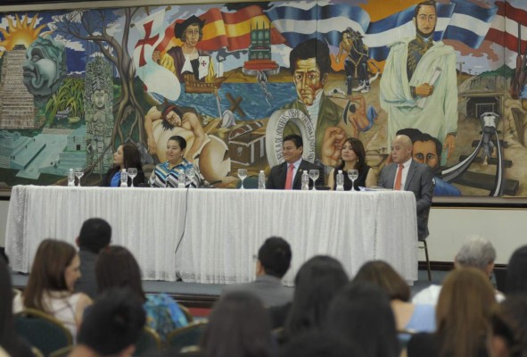 ¡Arrancamos la fiesta para exaltar el Idioma Español!