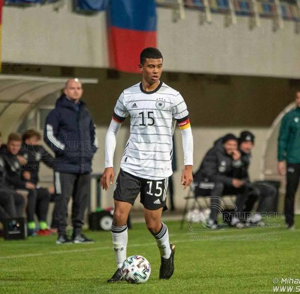 Leonardo Posadas, futbolista del Borussia Dortmund y de Alemania que jugaría con Honduras
