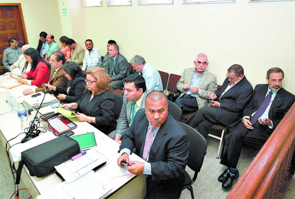 Todo tipo de implicados en saqueo del IHSS están siendo protegidos