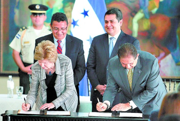 Honduras suscribe convenio para promover la transparencia