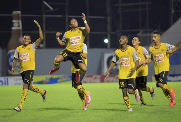 Real España vence al Juticalpa y toma oxígeno