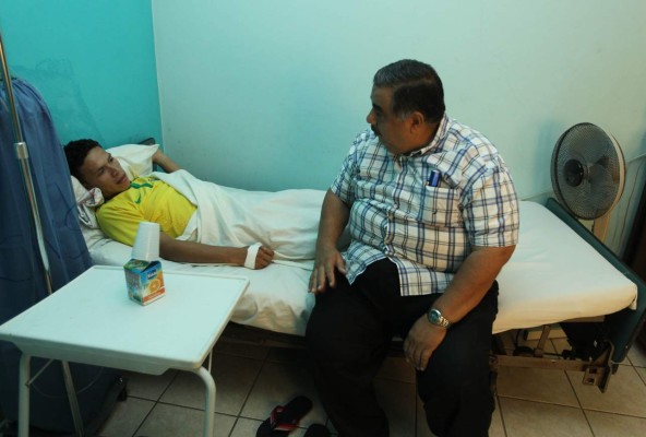 'Si nos parábamos no cabíamos los tres'