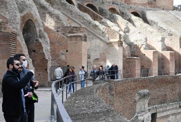 Lugares célebres desiertos de gente muestran impacto del coronavirus