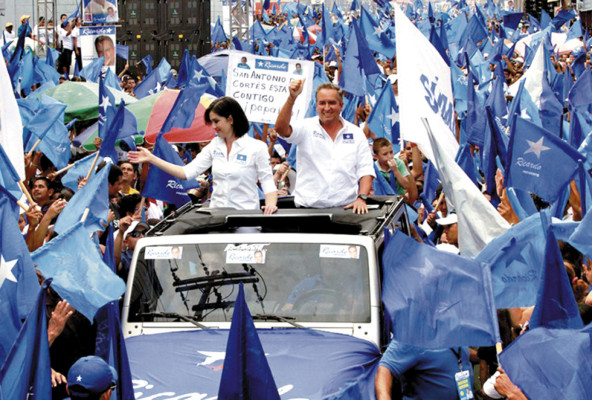 Ricardo Álvarez cierra su campaña en el DC