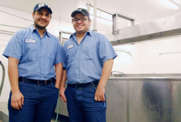 Hondureños abren quesería en EE UU