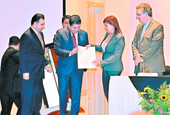 Empresa privada acuerda combatir la corrupción