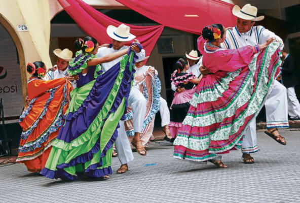 Con éxito finalizó Encuentro de Danzas