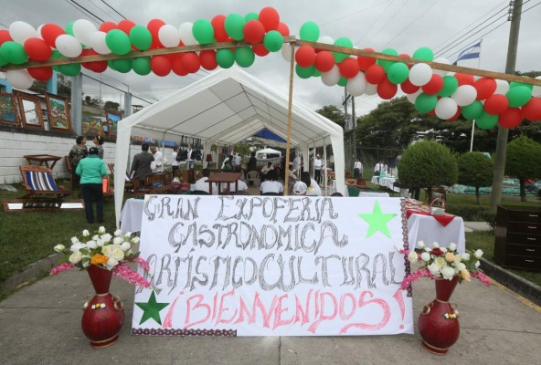 FOTOS: Reos exponen los productos elaborados con sus manos