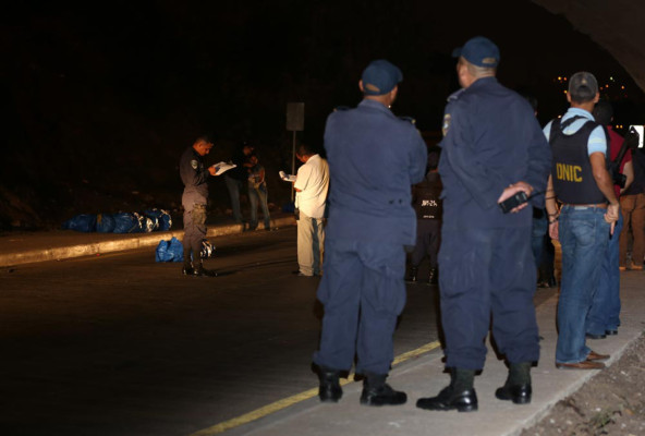Encuentran tres cuerpos en bolsas bajo el puente Carías