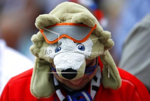 Los curiosos looks que aficionados visten en el Mundial Rusia 2018