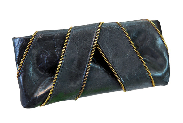 El clutch, sobrio y elegante accesorio