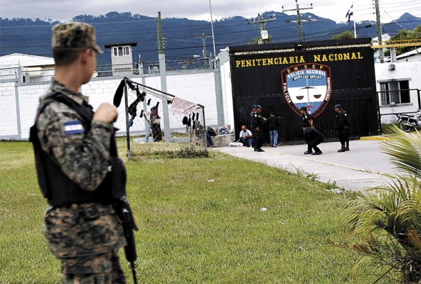 Por celular y desde la cárcel, marero ordenó 100 crímenes