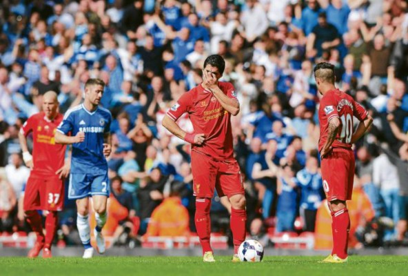 Chelsea derrota al Liverpool y relanza campeonato inglés