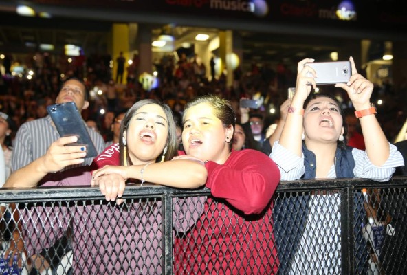 Jesse y Joy enamoraron a los capitalinos con su tour 'Un besito más ”