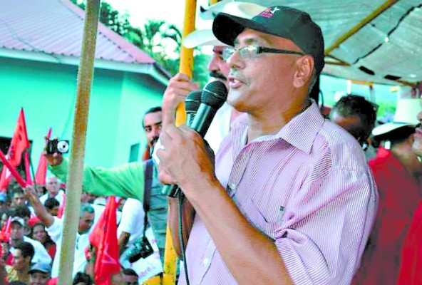 'Diputados de Libre han cedido a chantajes'