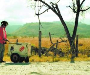 Desde el 2009, el ingeniero civil Jorge Alexander Servellón se involucró en la actuación. Aquí en el papel de Carlos en la película “El paletero”.