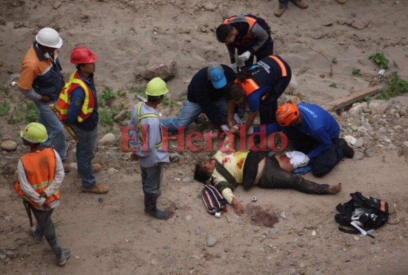 Dolorosas imágenes del fatal accidente de motocicleta de madre e hijo en el anillo periférico