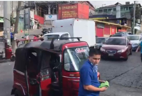 Por elevados costos y promesas incumplidas protestas mototaxistas en la capital (FOTOS)