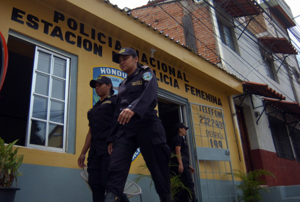 Mujeres deben integrar la cúpula policial para eliminar la corrupción