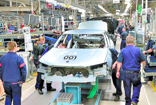 Mercedes Benz parará producción