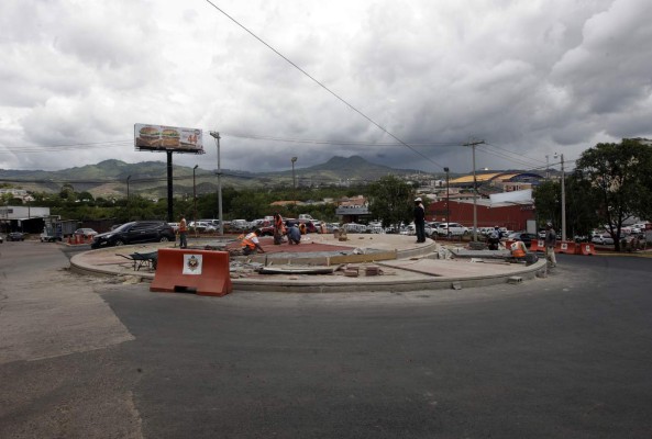 Habilitan circulación parcial en rotonda vial