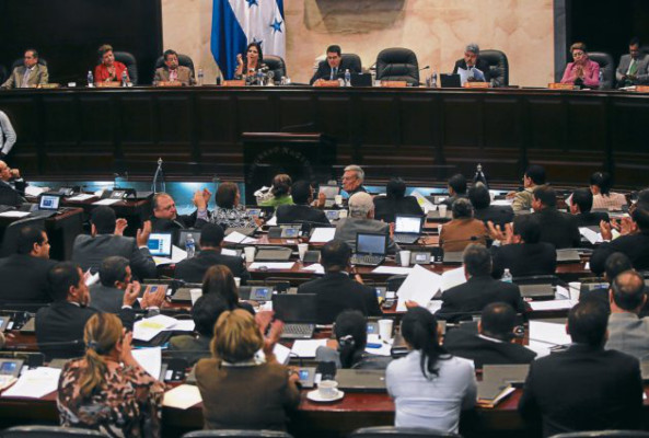 Congreso Nacional gastó en 3 meses 50% de su presupuesto