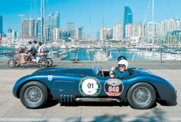 Antiguas joyas de las carreteras participaron en el rally de china